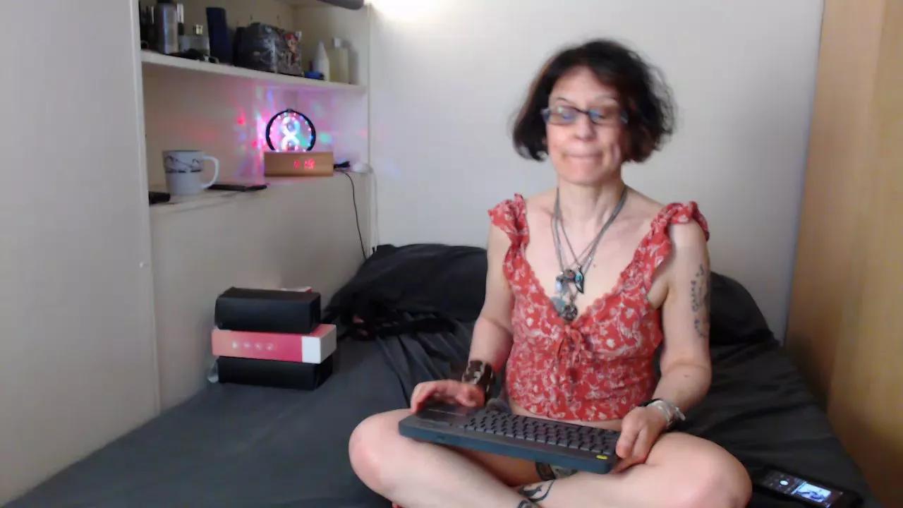 KissraChick on Cam4 