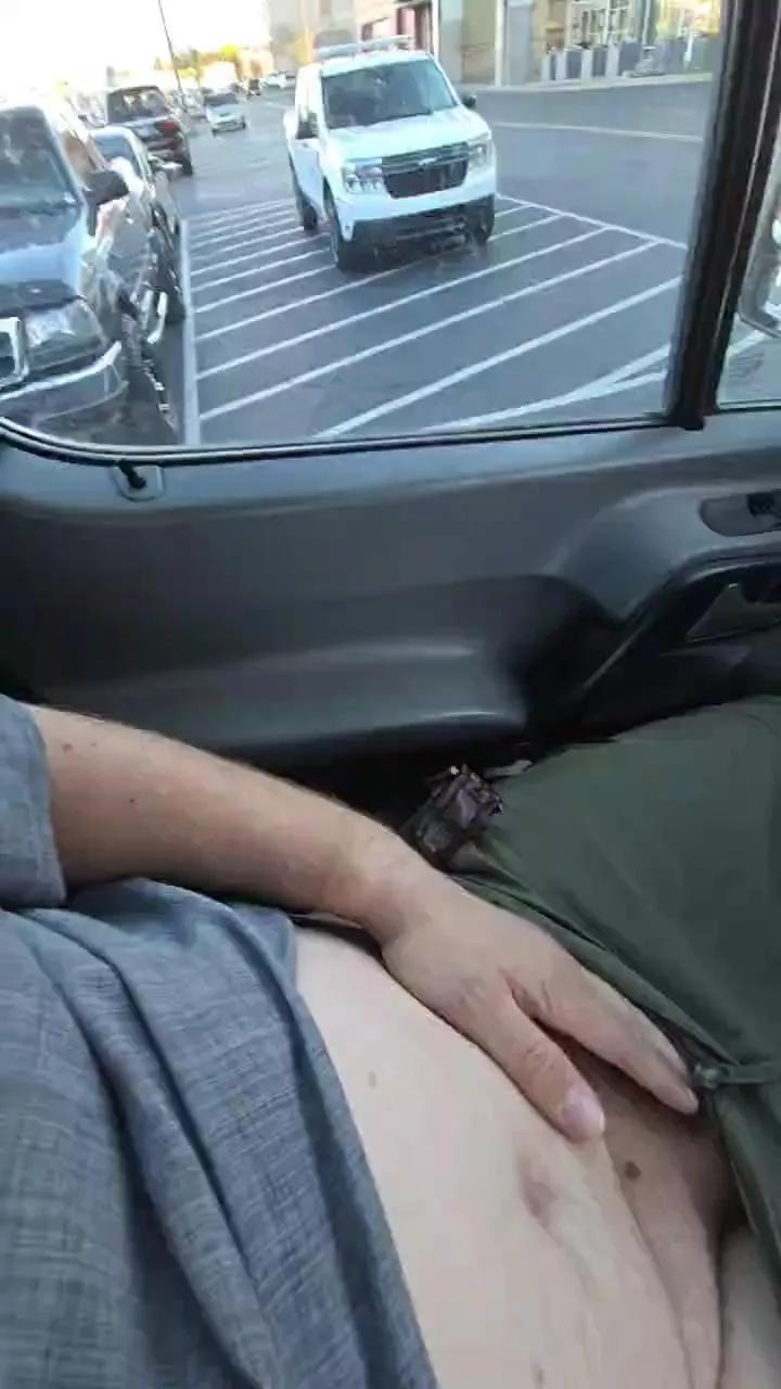 Kleindude on Cam4 