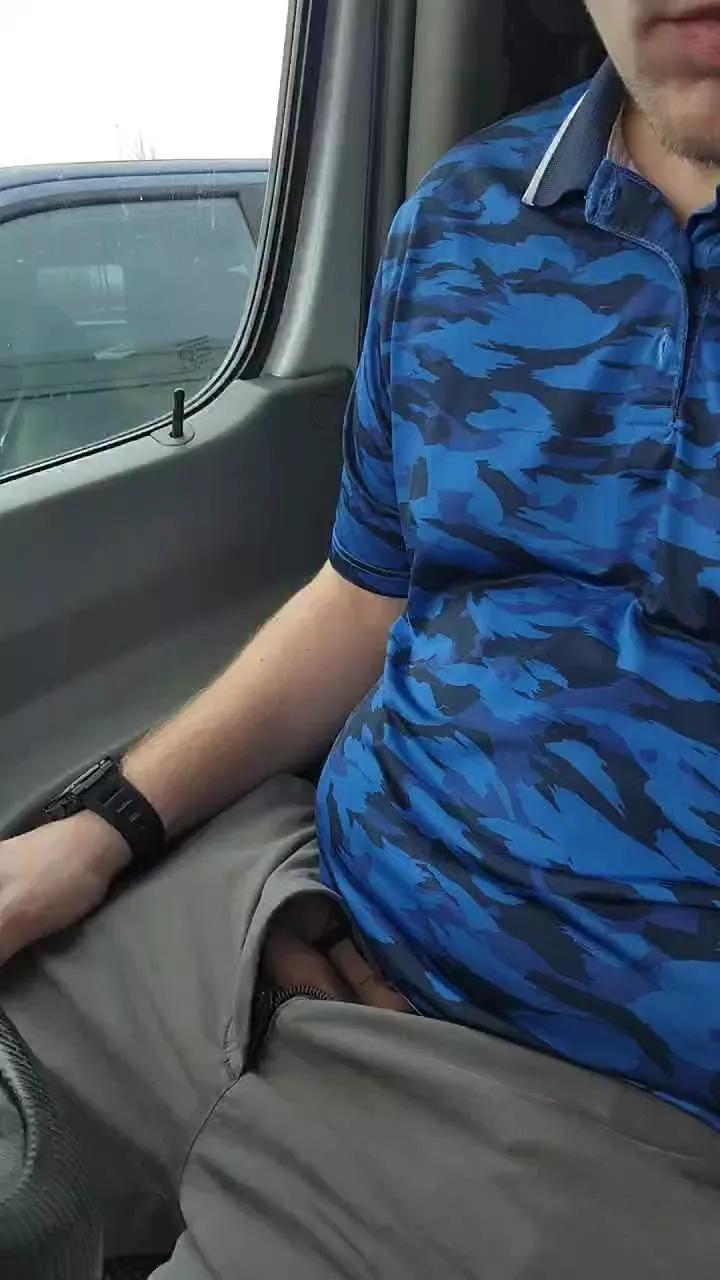 Kleindude on Cam4 