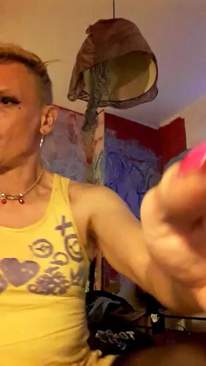 LadyCross_hot on Cam4 