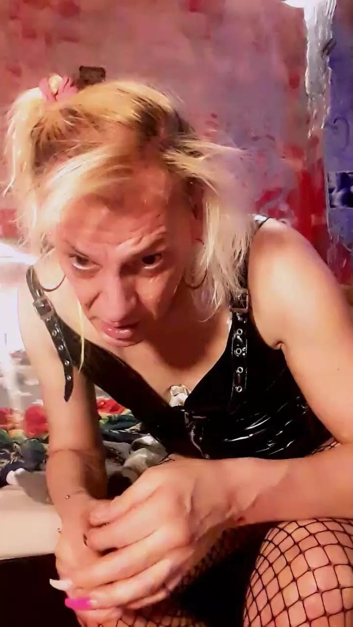 LadyCross_hot on Cam4 