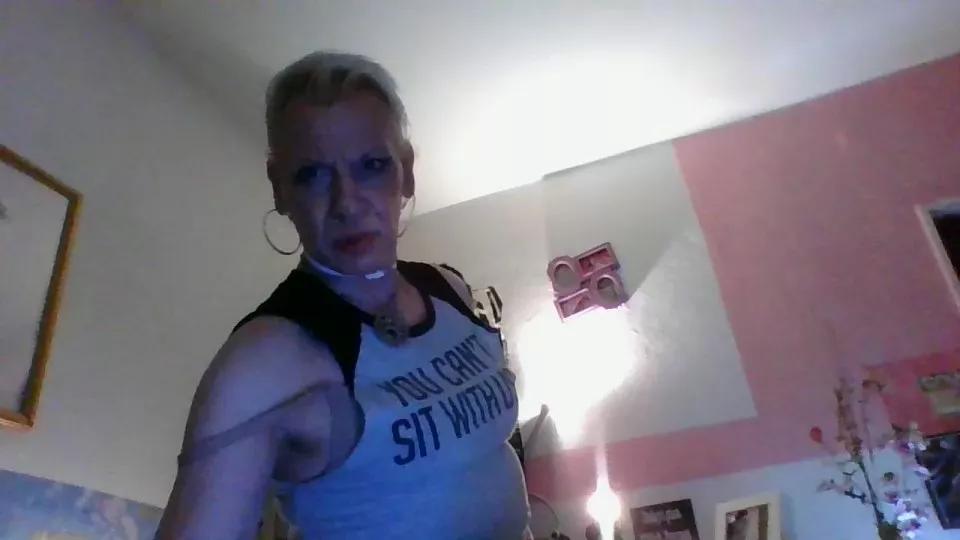 LadyCross_hot on Cam4 