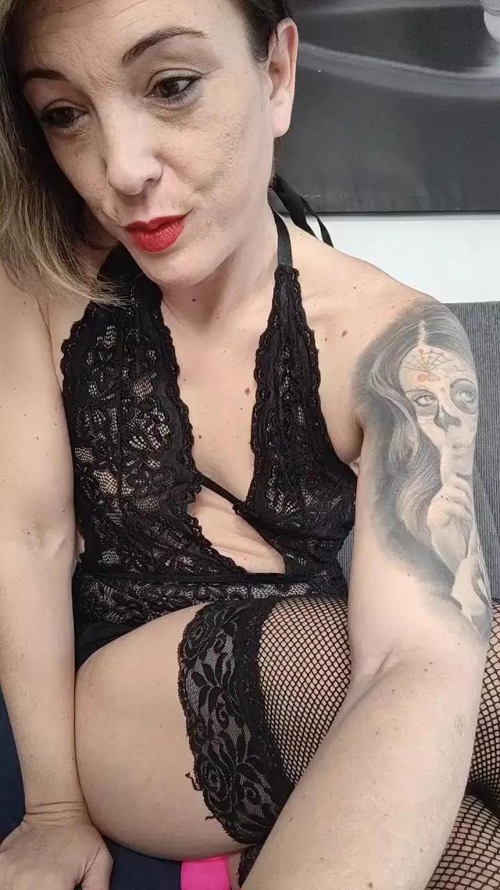 LadyMiri on Cam4 