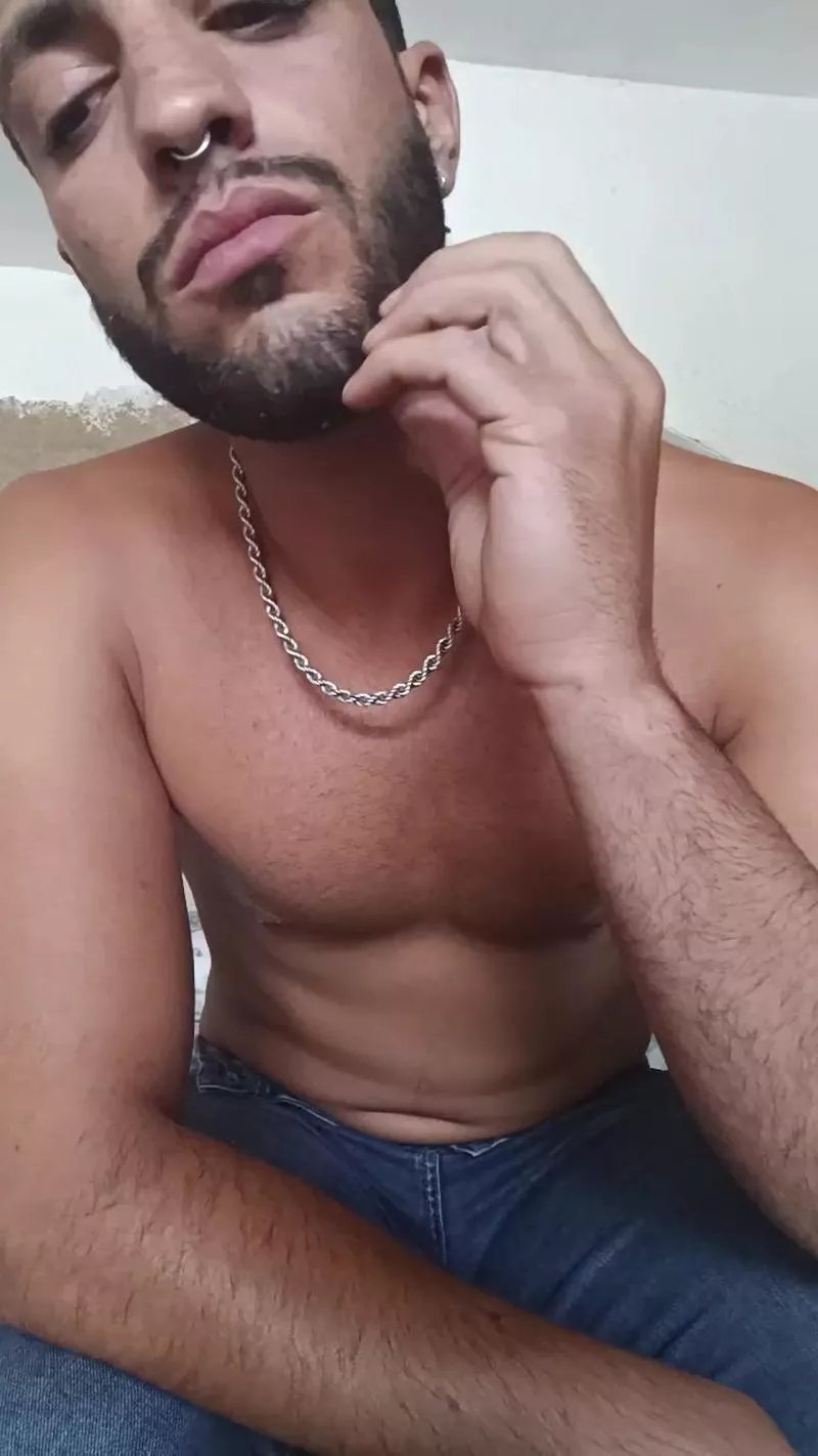 Offline lechero96_hot on Cam4