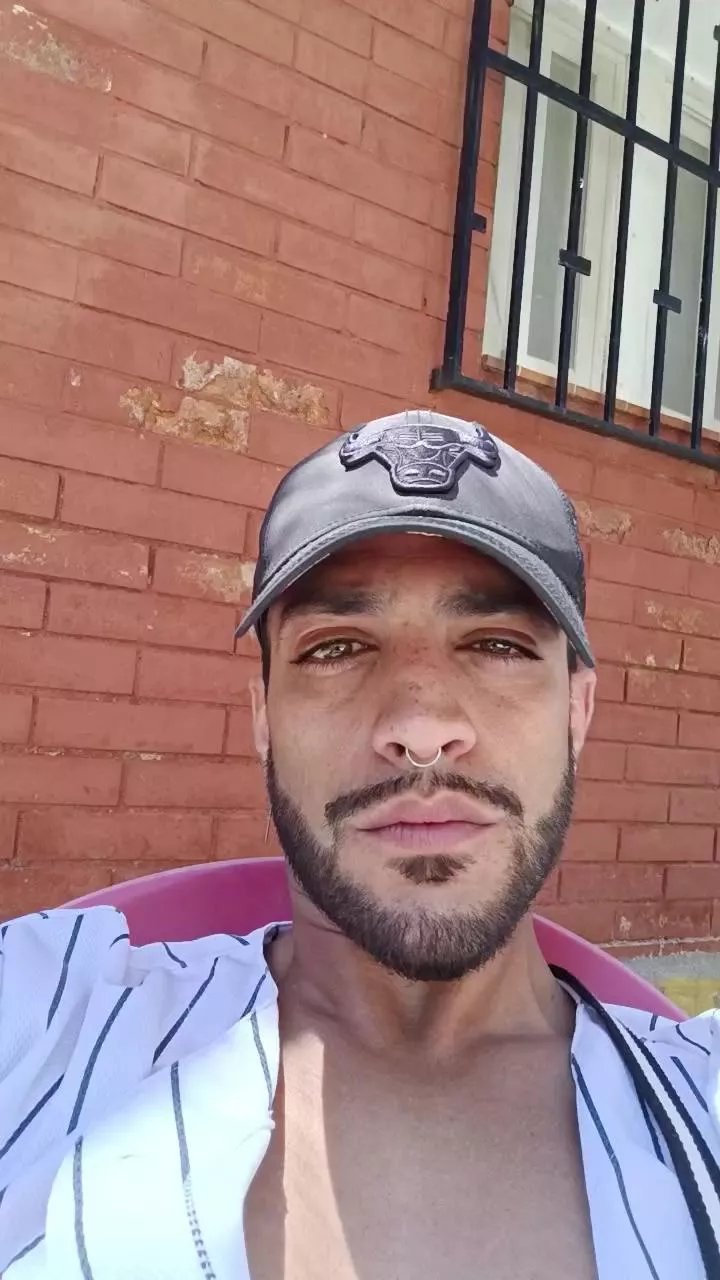 Offline lechero96_hot on Cam4