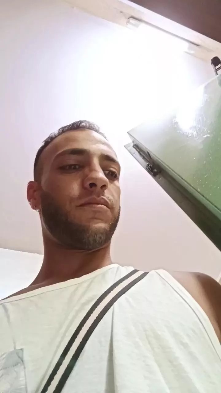 Offline lechero96_hot on Cam4