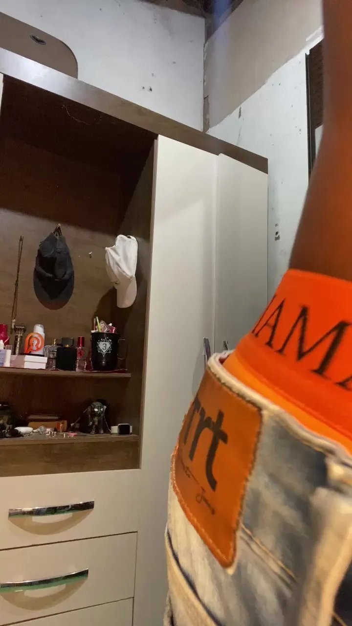 Offline leosilvaj on Cam4