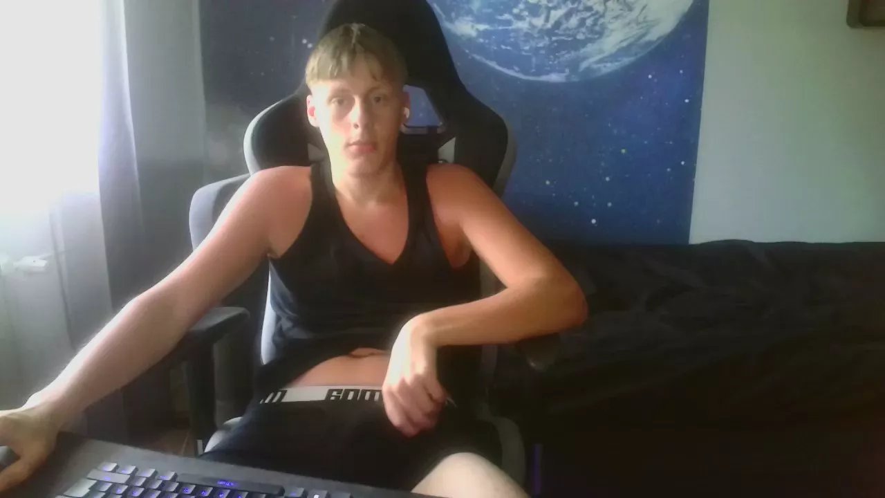 Offline looverboy18y on Cam4