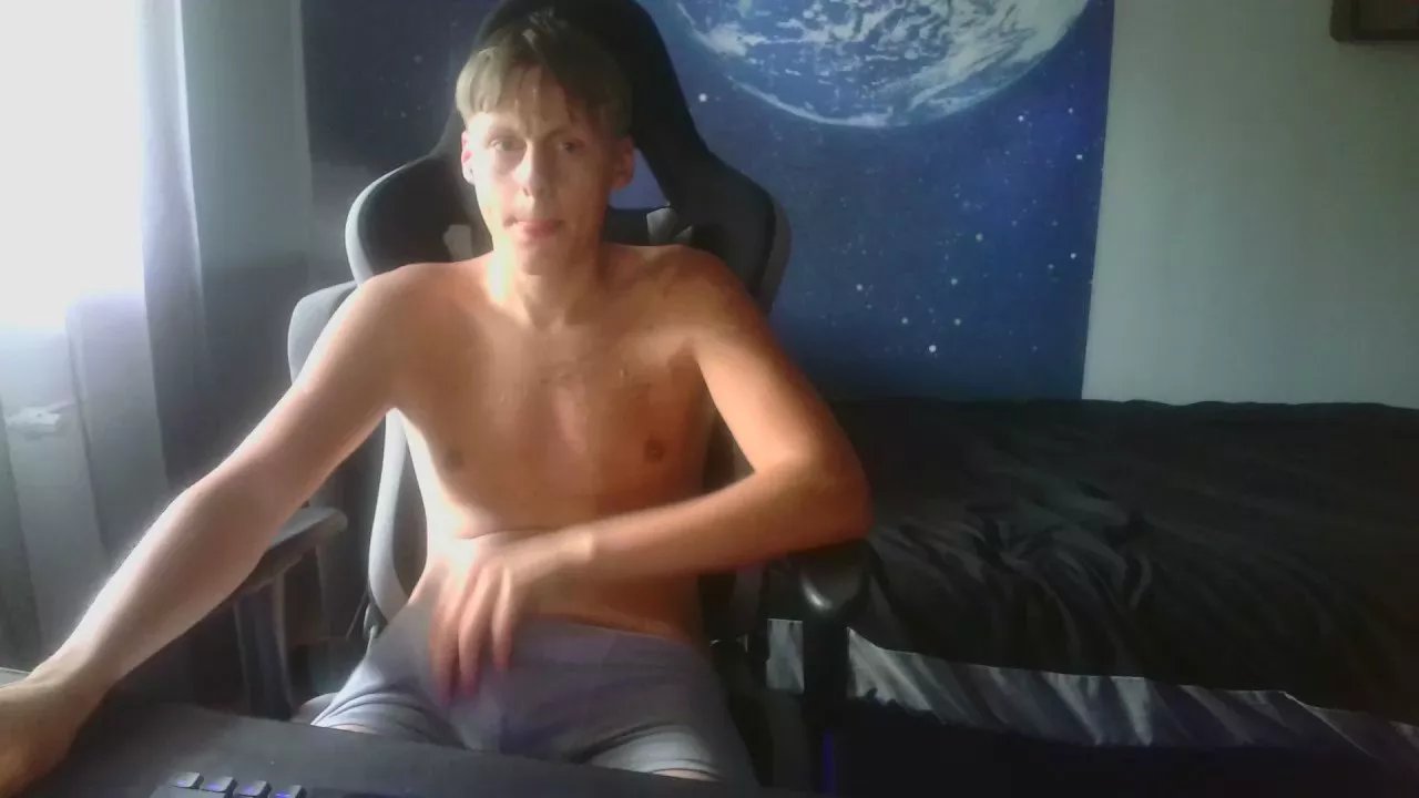 Offline looverboy18y on Cam4