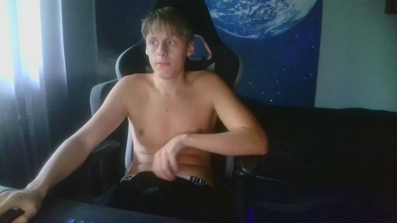 Offline looverboy18y on Cam4