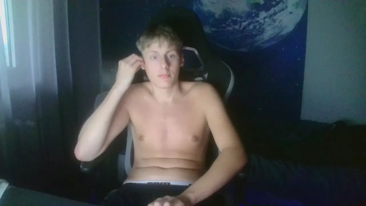 Offline looverboy18y on Cam4