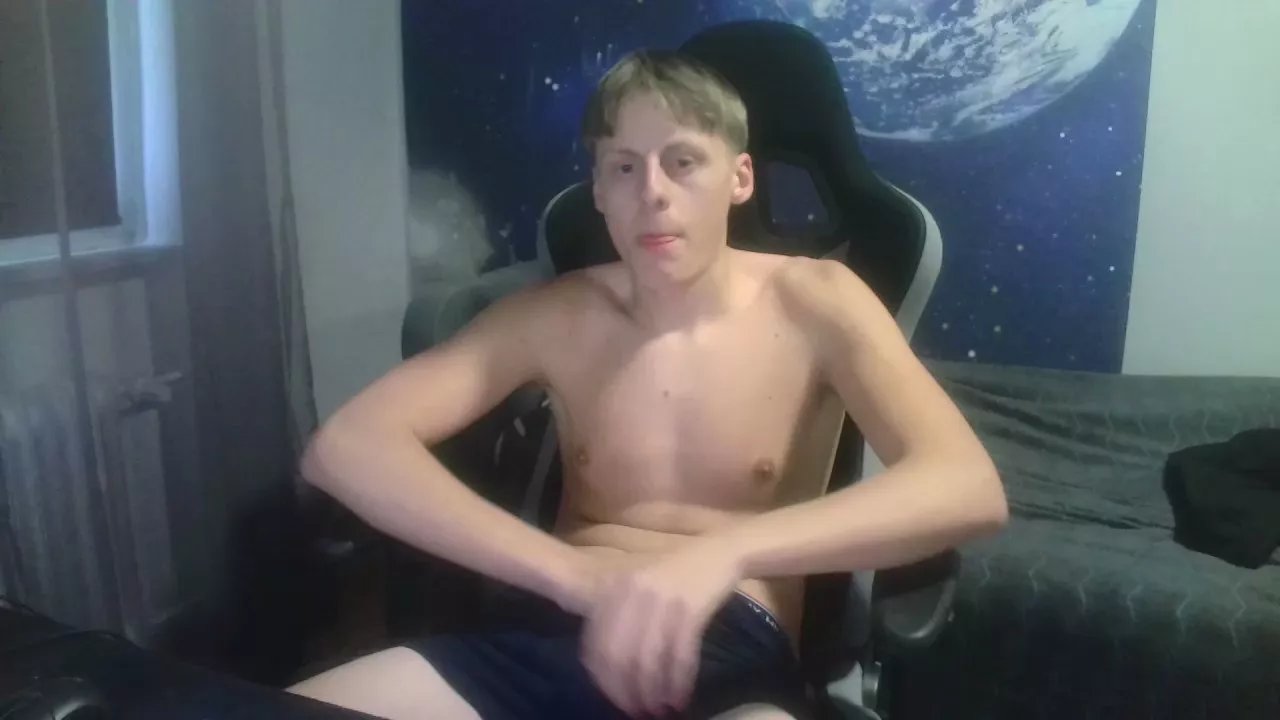 Offline looverboy18y on Cam4