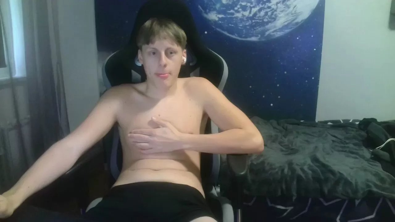 Offline looverboy18y on Cam4