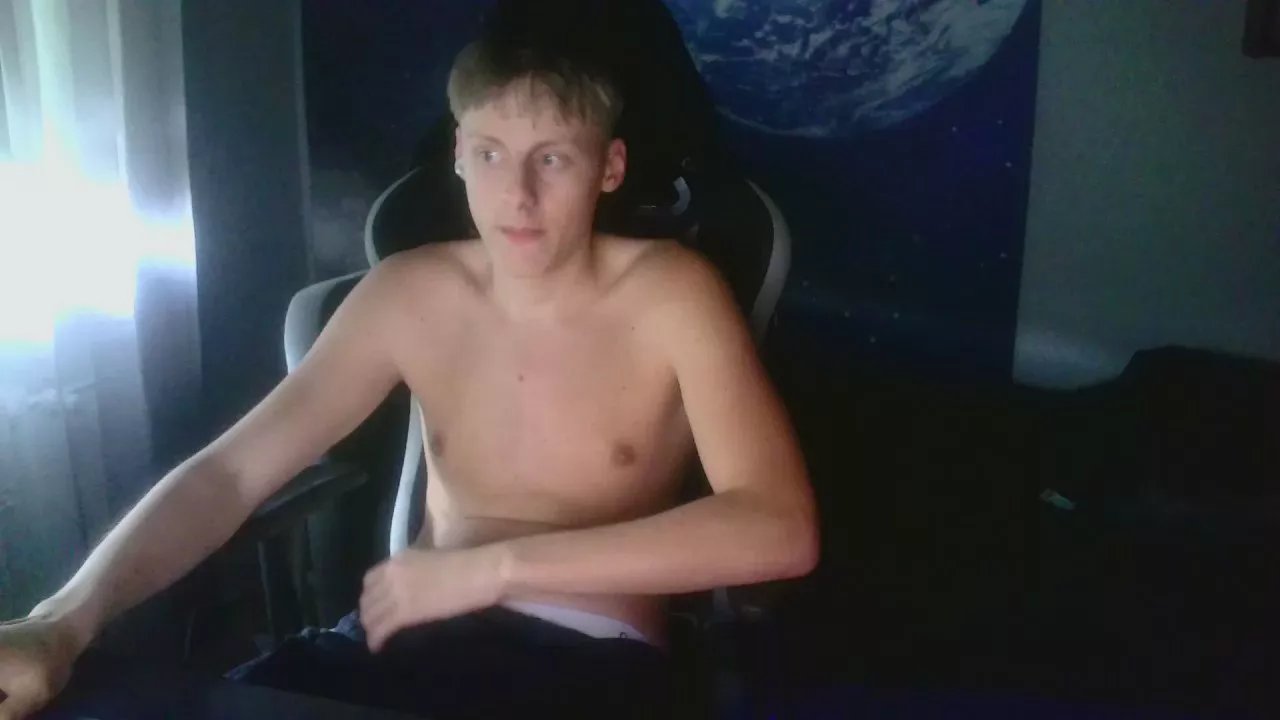 Offline looverboy18y on Cam4