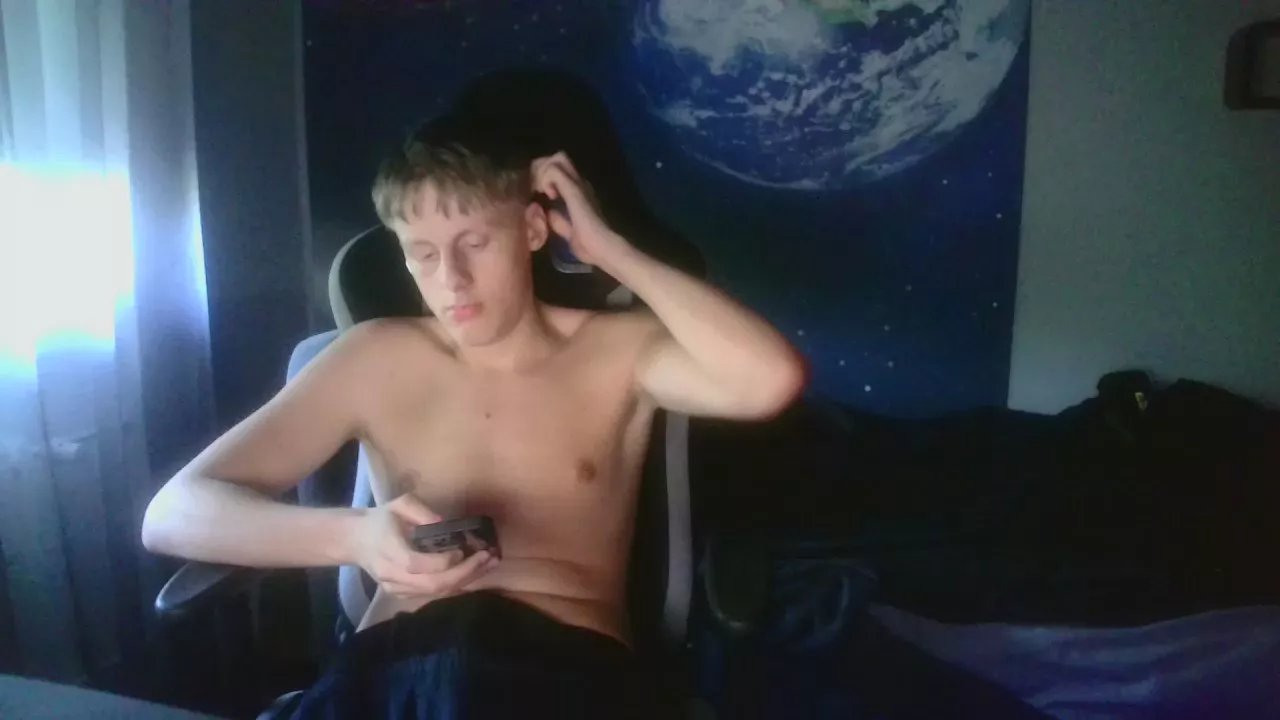 Offline looverboy18y on Cam4