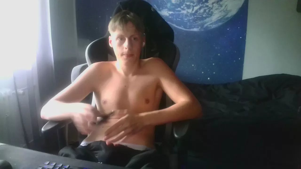 Offline looverboy18y on Cam4