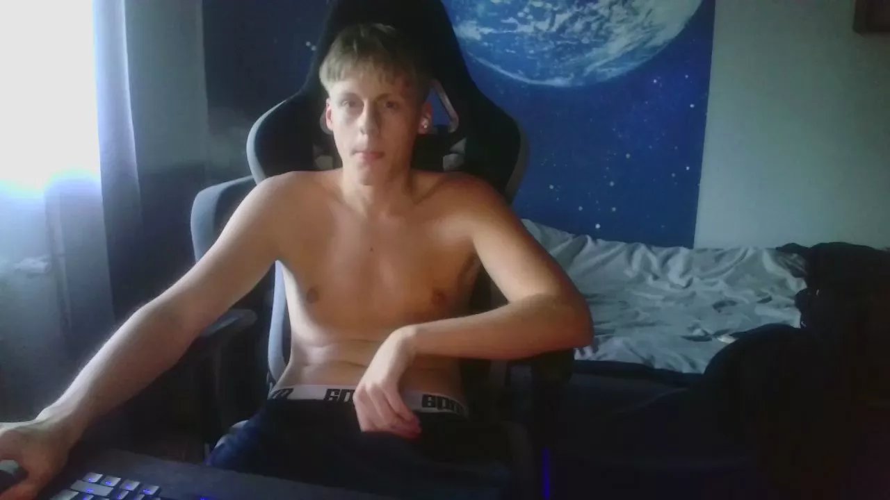 Offline looverboy18y on Cam4