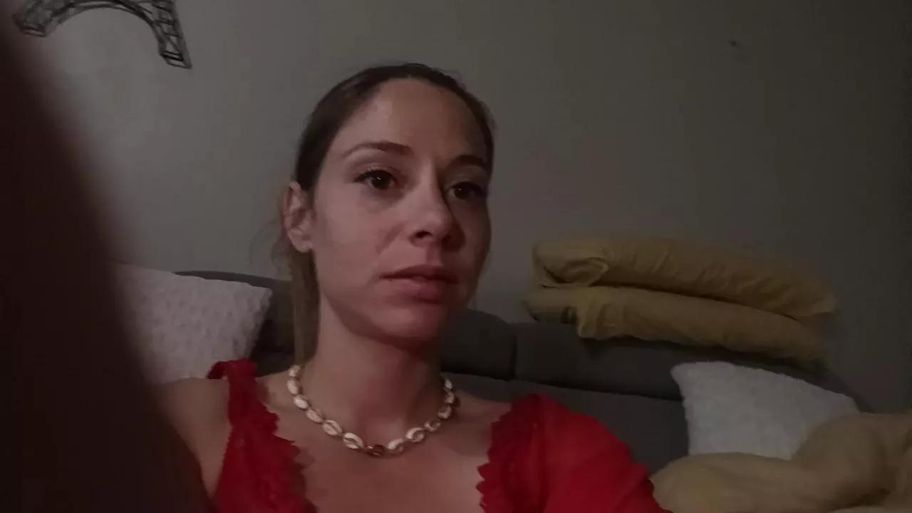 Louliz_2lux on Cam4 