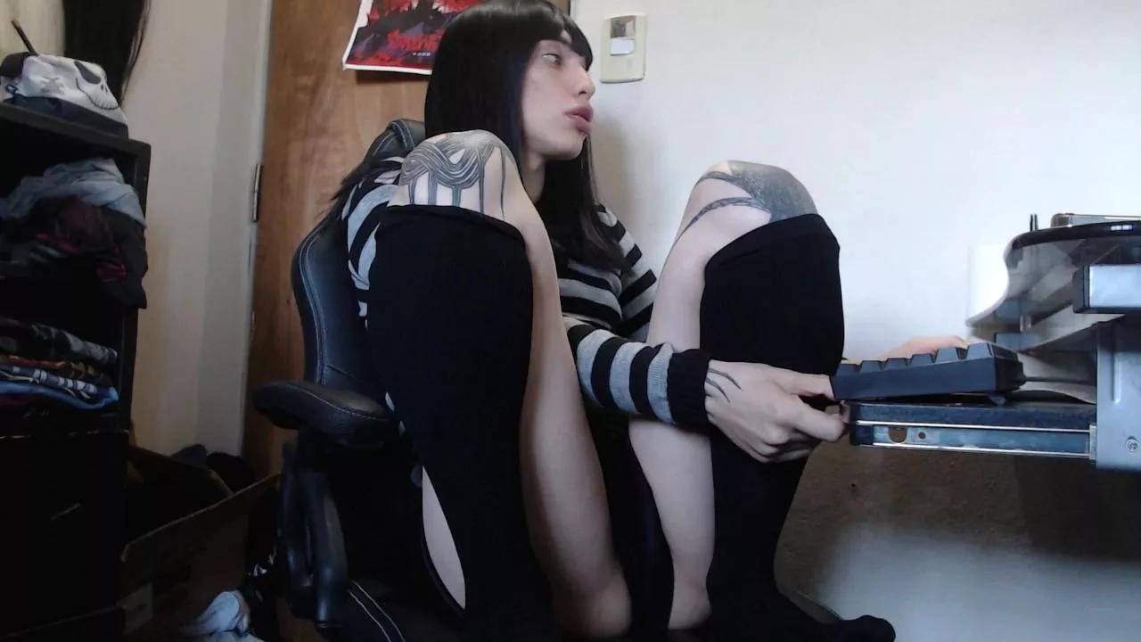 lovesong666 on Cam4 