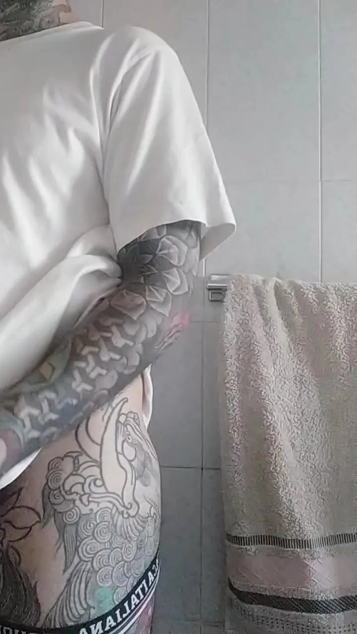 Offline luciferino18 on Cam4