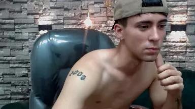 Mike_Whitee on Cam4 