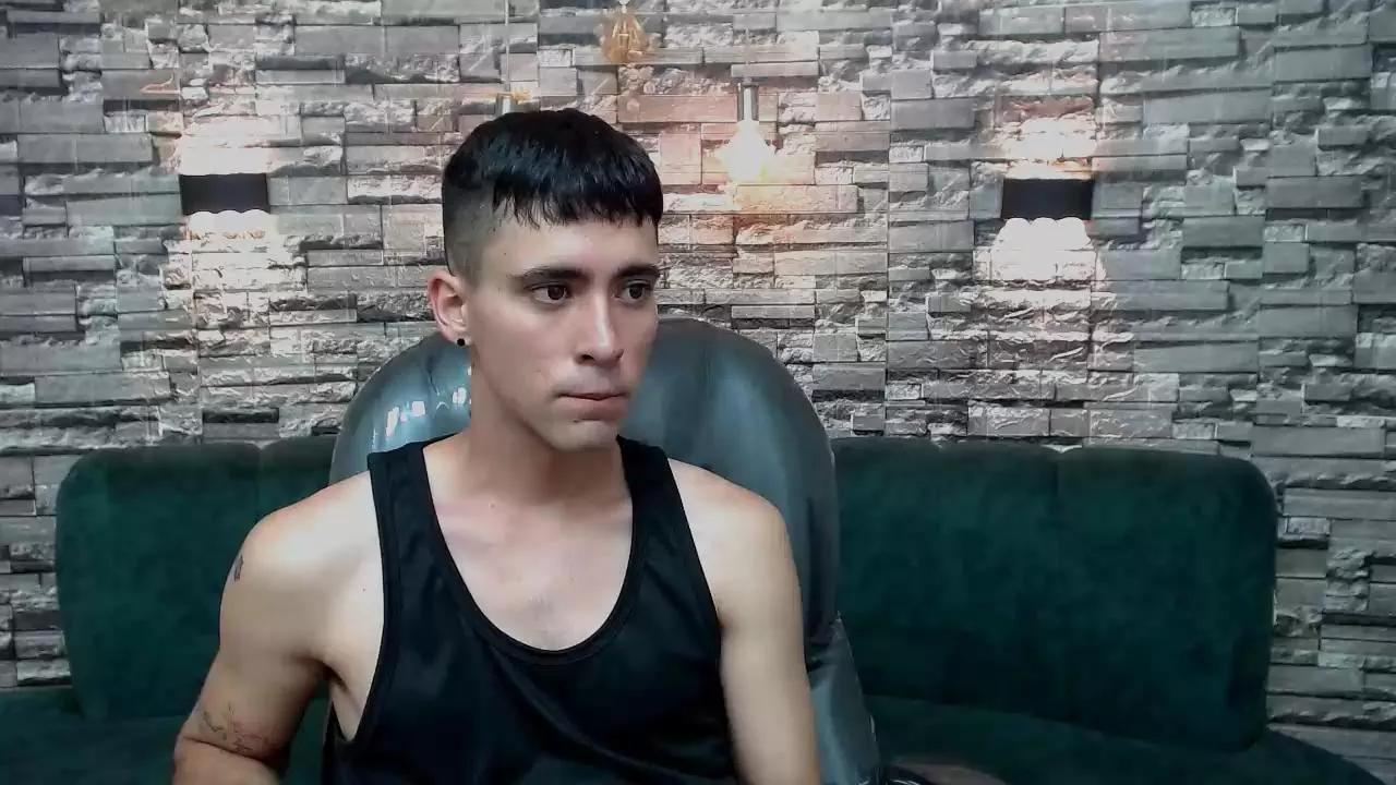 Mike_Whitee on Cam4 