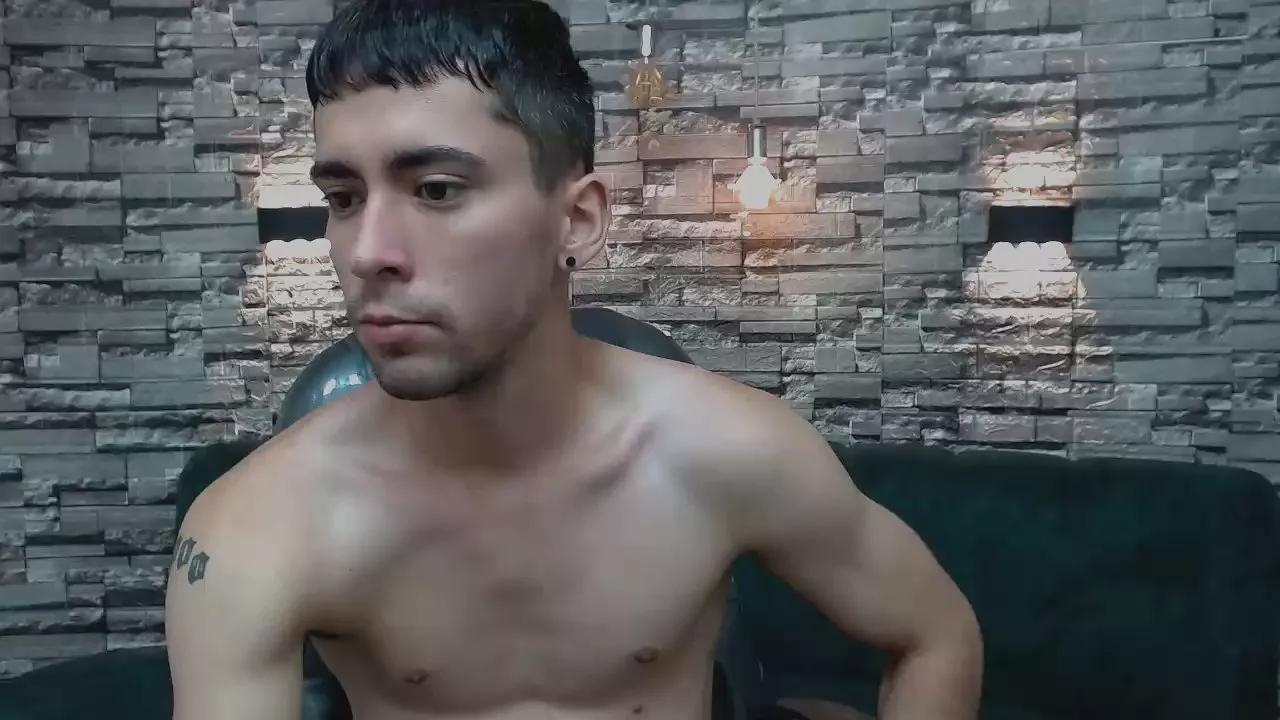 Mike_Whitee on Cam4 