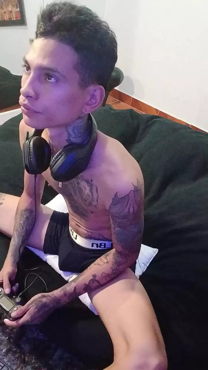 Offline MonkeyD_66 on Cam4