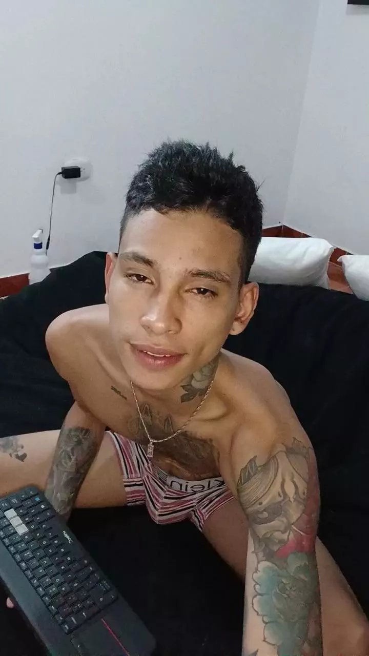 Offline MonkeyD_66 on Cam4