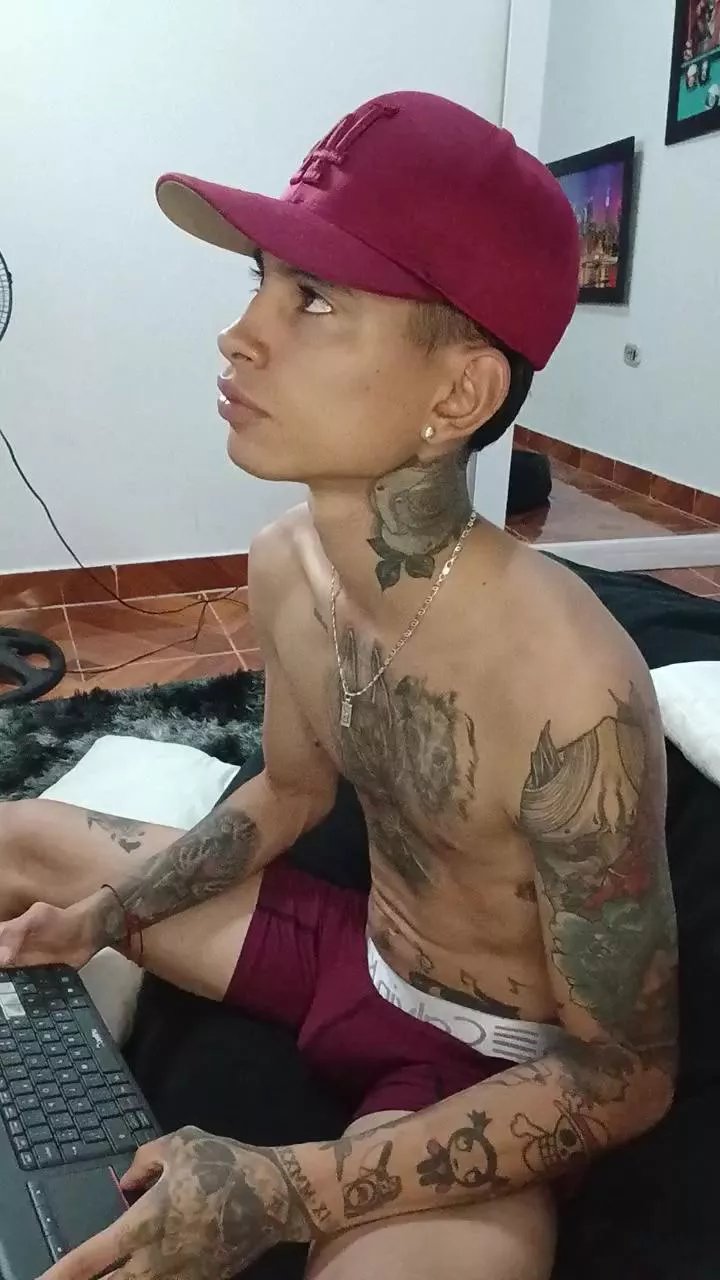 Offline MonkeyD_66 on Cam4