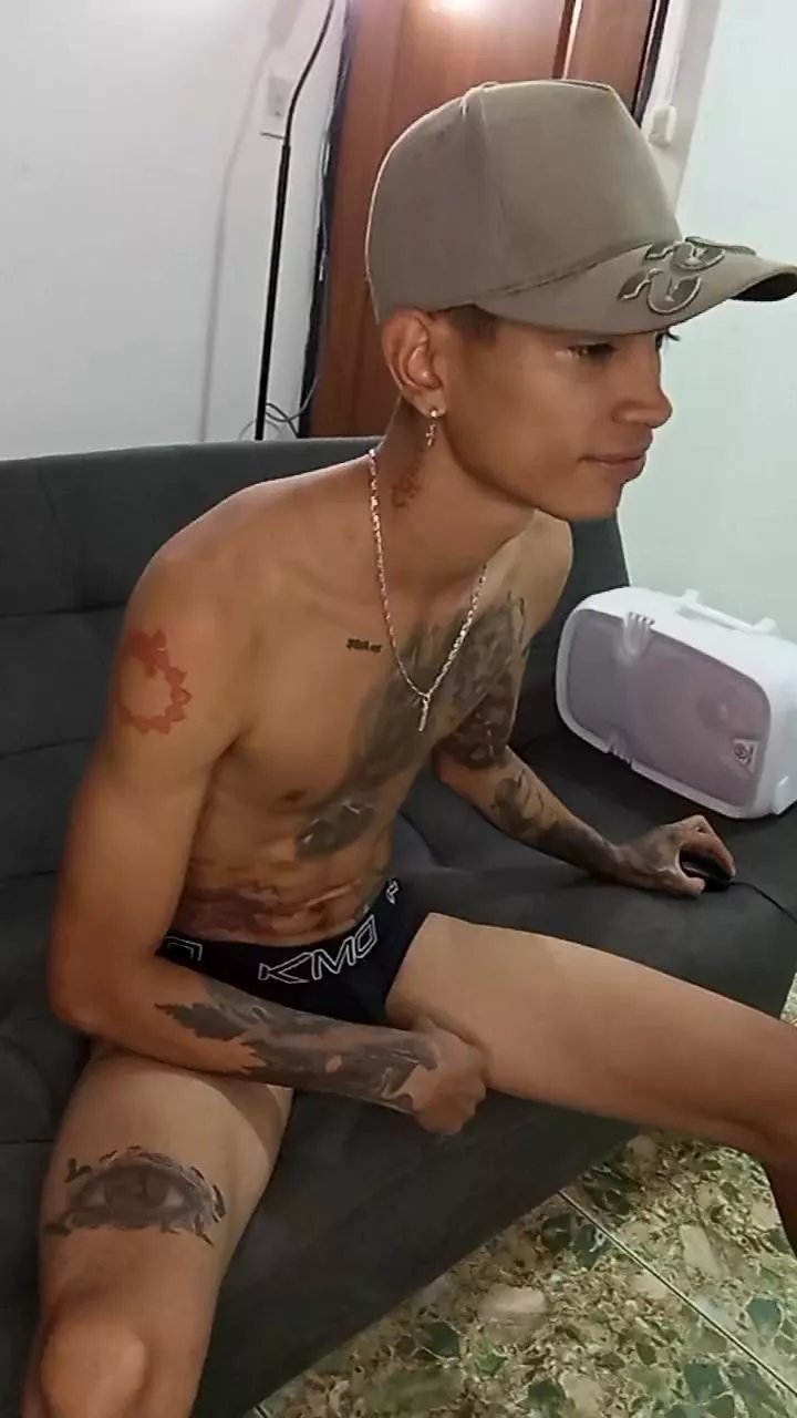 Offline MonkeyD_66 on Cam4