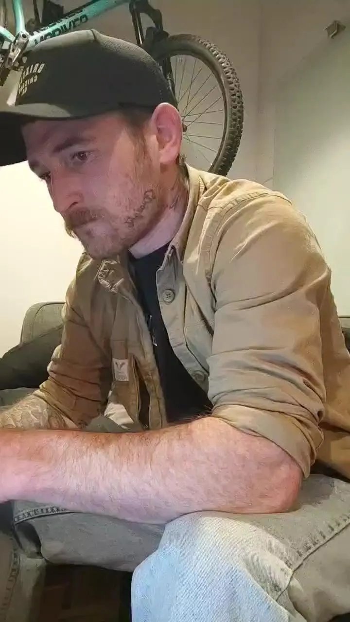 Offline Mooooustache on Cam4