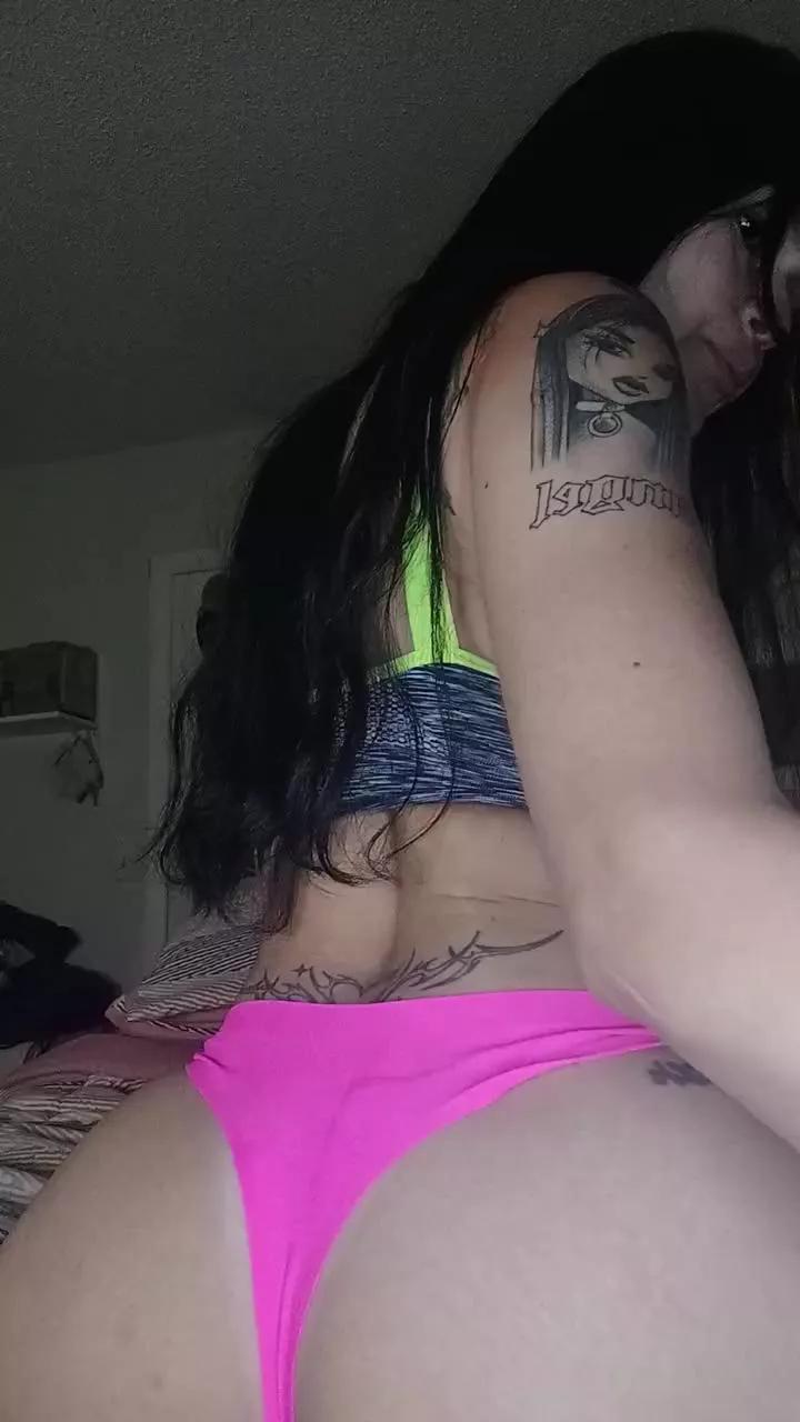Nikkikittyx3 on Cam4 
