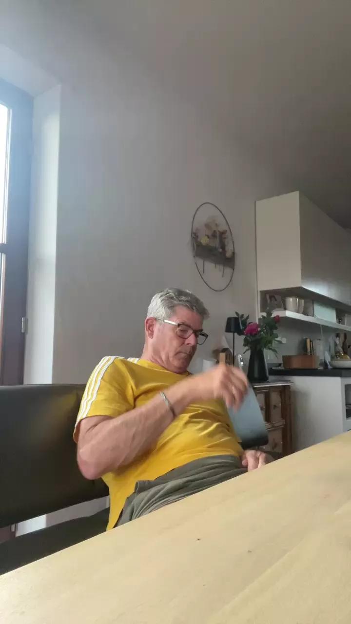 oldiehot1957 on Cam4 