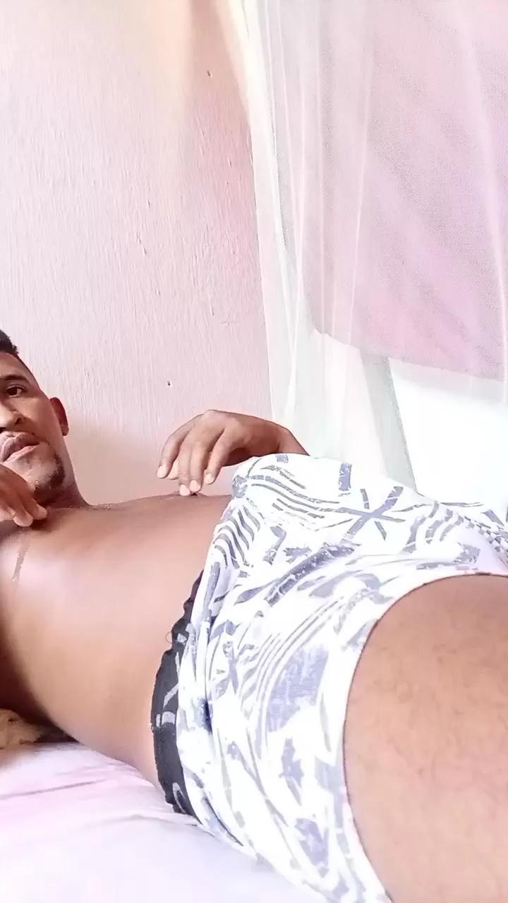 pauzudo25ju on Cam4 