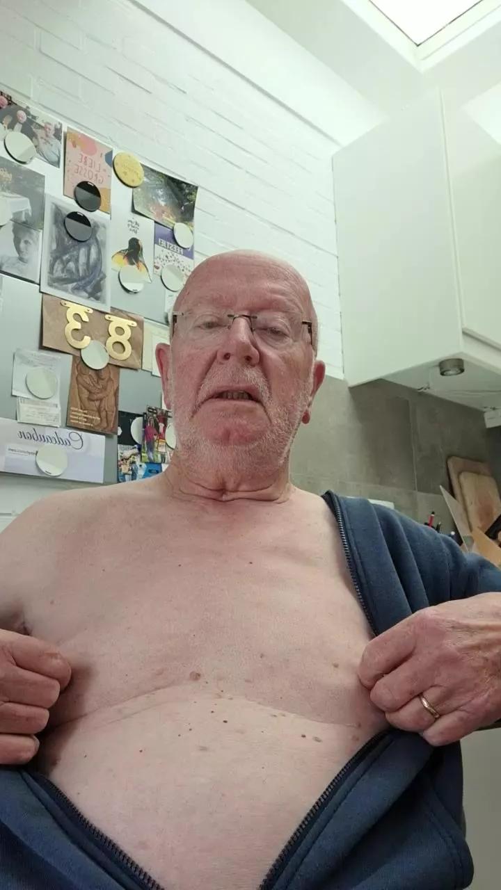 robert42 on Cam4 