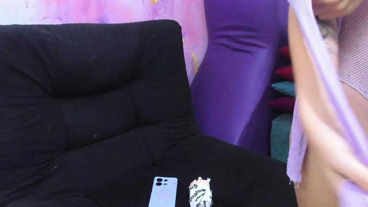 Sashacamhot on Cam4 