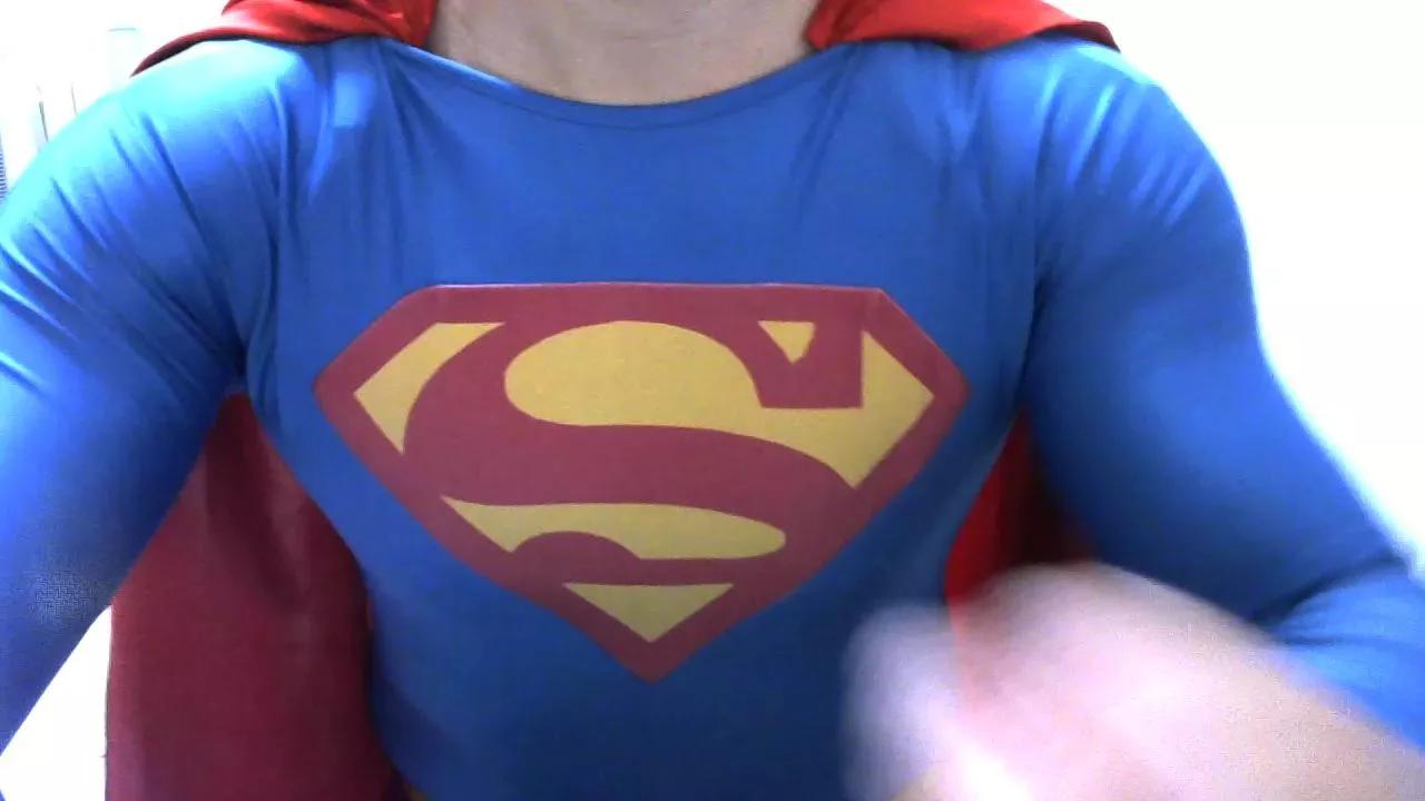 SuperHeroM on Cam4 