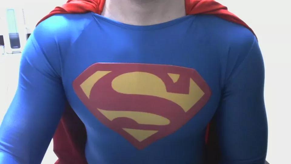 SuperHeroM on Cam4 