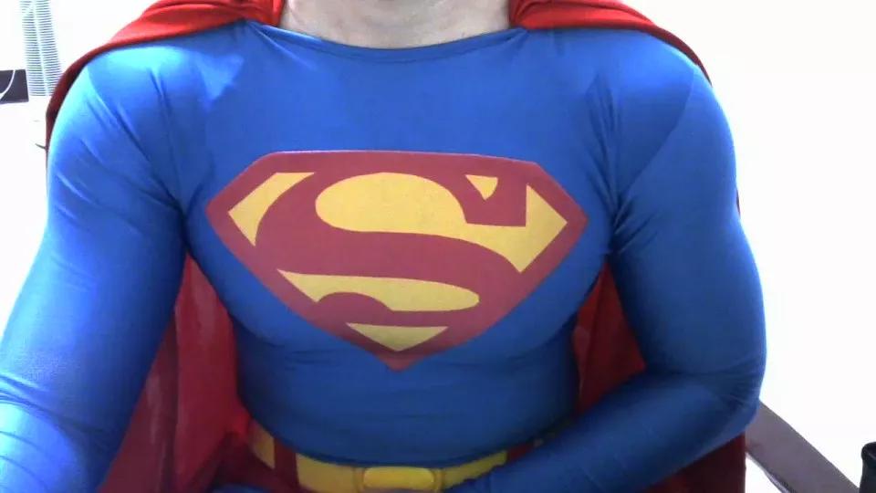 SuperHeroM on Cam4 