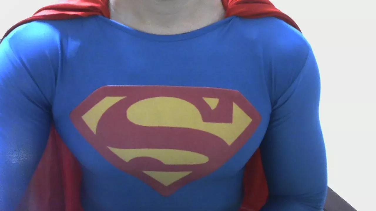 SuperHeroM on Cam4 