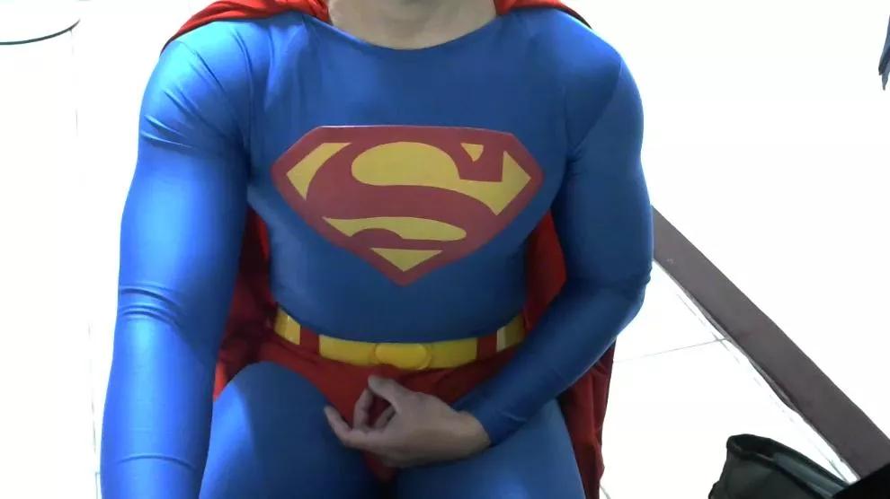 SuperHeroM on Cam4 
