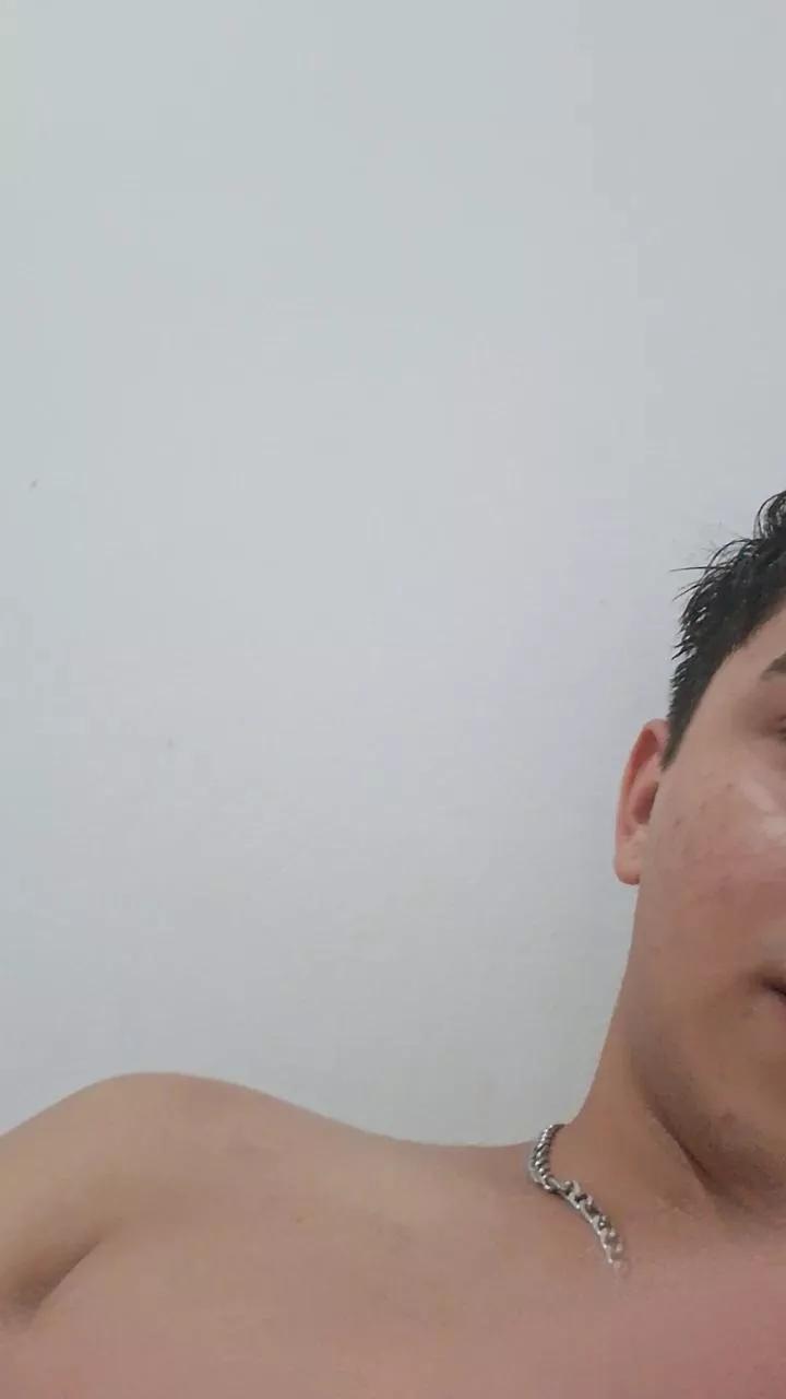 Tavinh067 on Cam4 