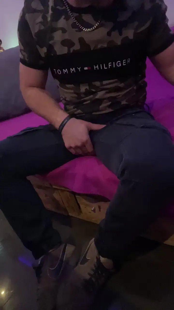 Offline tobi332 on Cam4