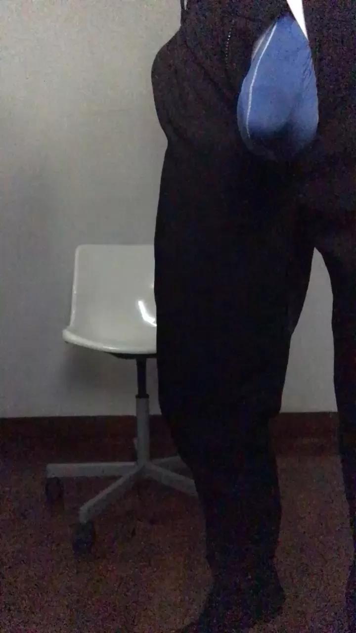 trunky_boi on Cam4 