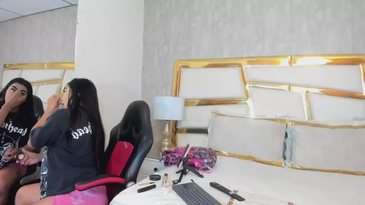 ValenGoold on Cam4 