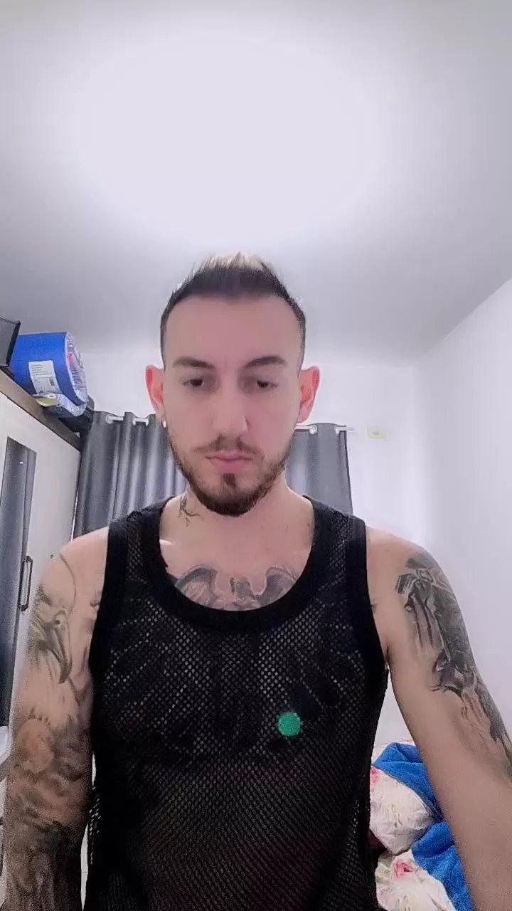 Offline Zayan32 on Cam4