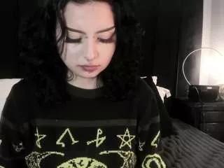adeelinee on CamSoda 