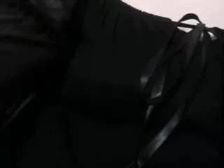 adeelinee on CamSoda 