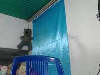 adelemilf on CamSoda 
